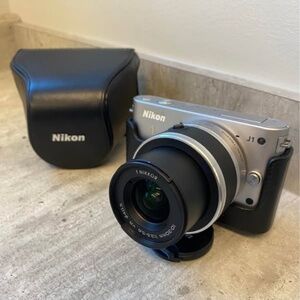 Nikon 1 J1 Mirrorless Interchangeable-Lens Digital Camera 10.1 Megapixel
